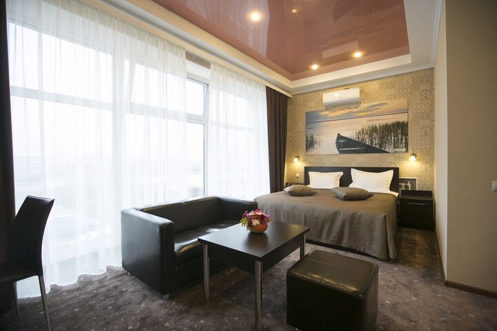 Room 10 of 28