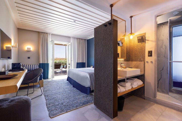Room 26 of 100