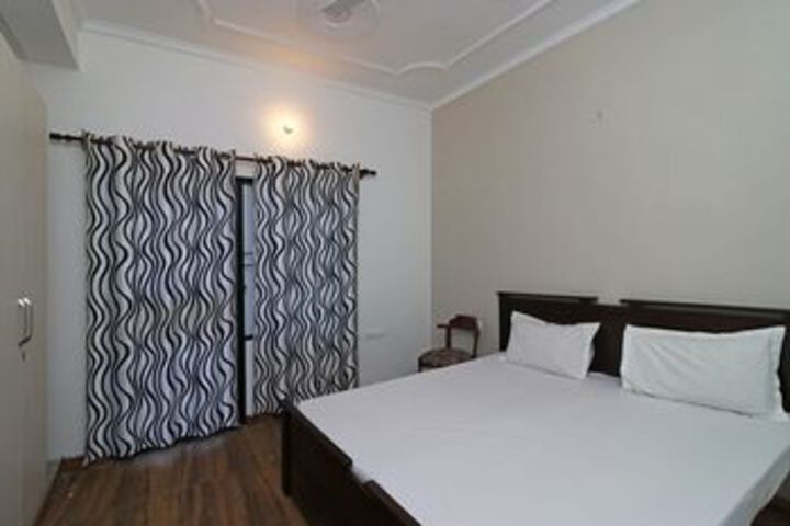 Room 10 of 21