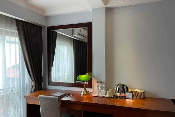 Room 10 of 30