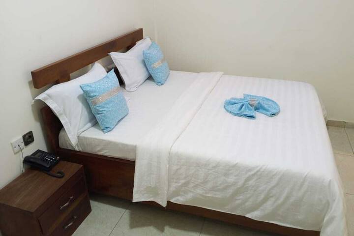 Room 9 of 28