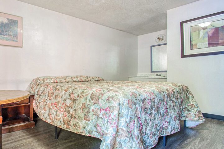 Room 15 of 28