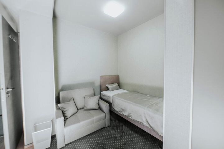 Room 12 of 33