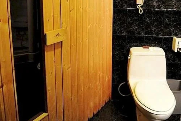Room 6 of 19