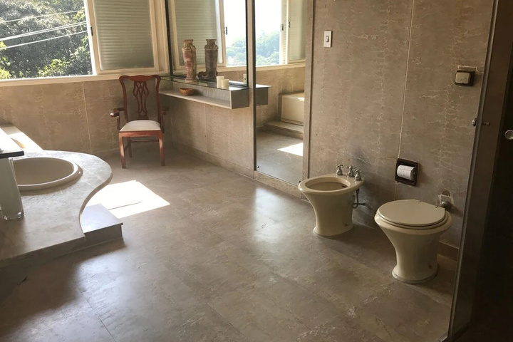 Room 10 of 23