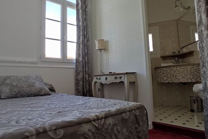 Room 11 of 39