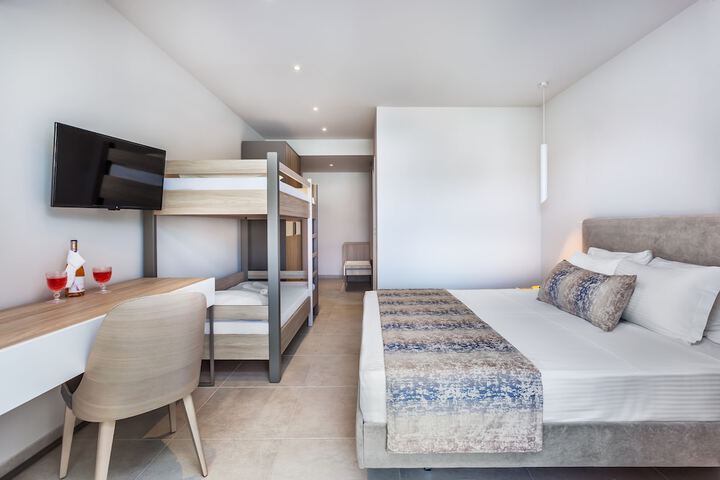 Room 32 of 221