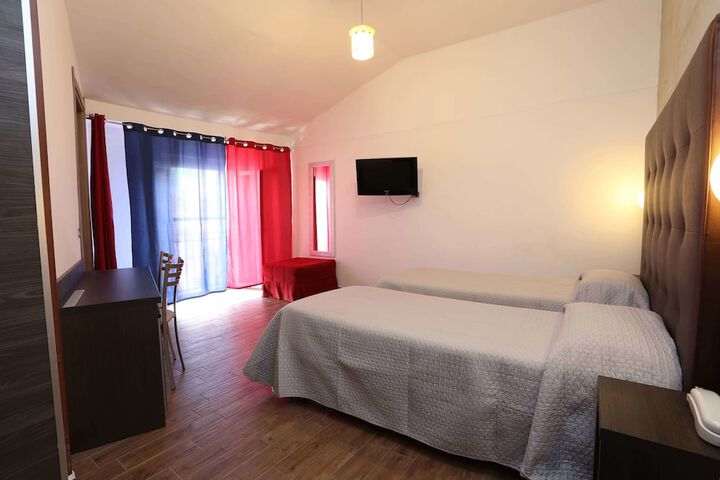 Room 5 of 34