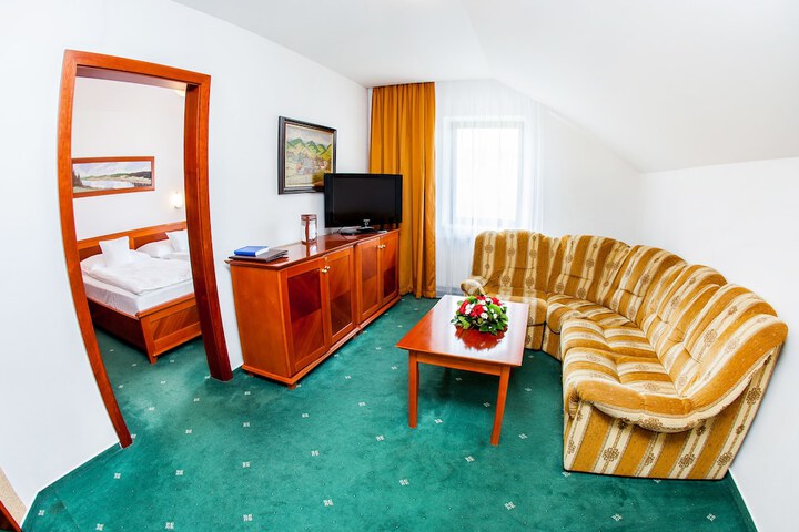 Room 10 of 42