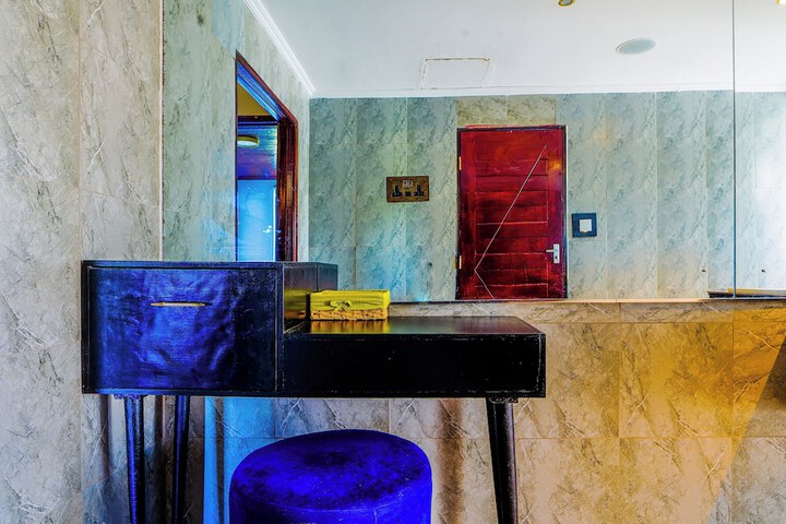 Room 12 of 25