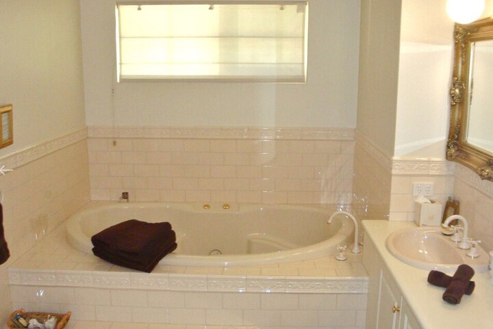 Jetted tub
