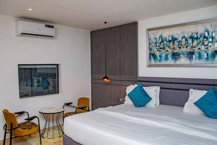 Room 8 of 34