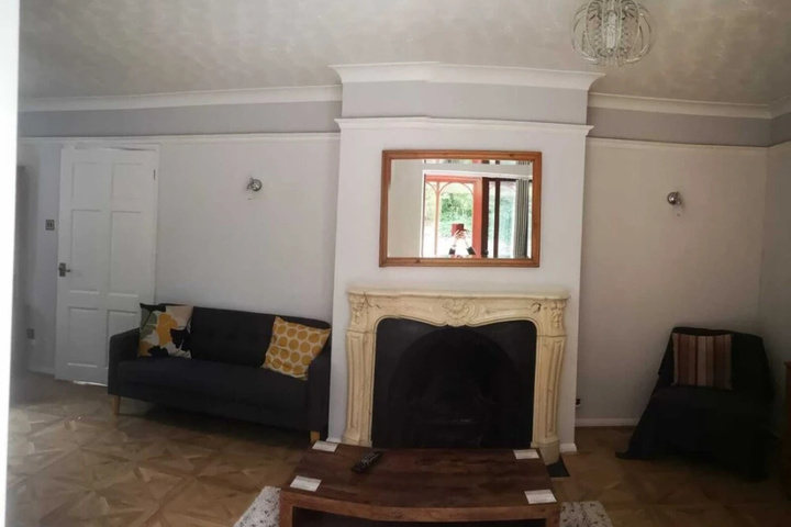 Room 4 of 14
