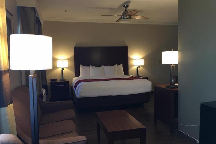 1 King Bed (8 of 16)