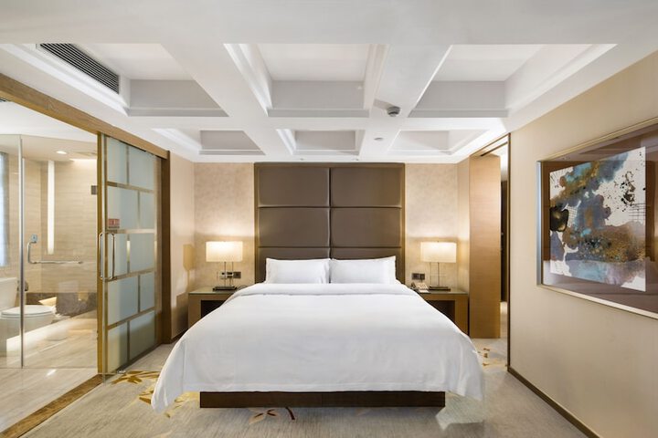Room 15 of 38