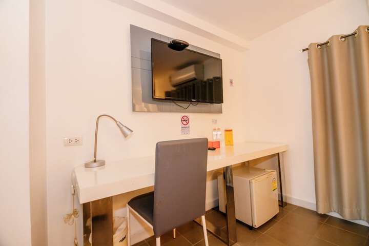 Room 10 of 34