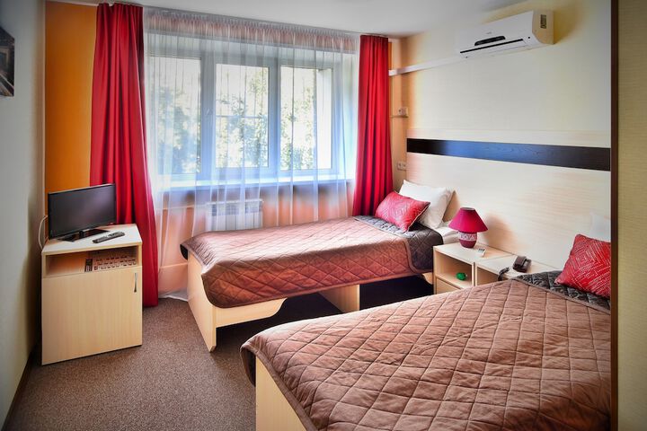 Room 6 of 68