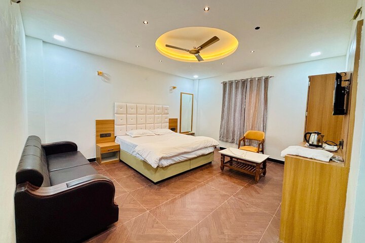 Room 3 of 9