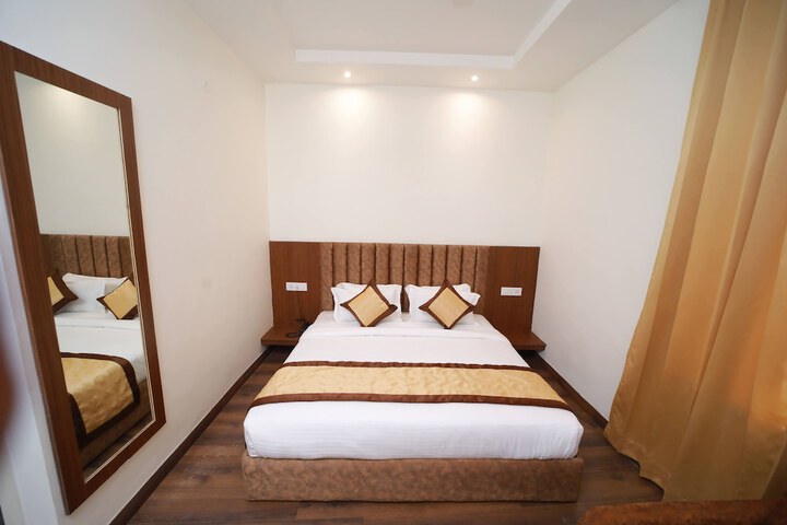 Room 10 of 76