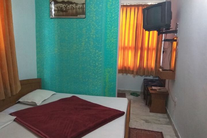 Room 14 of 36