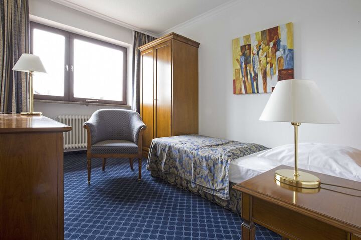 Room 8 of 71