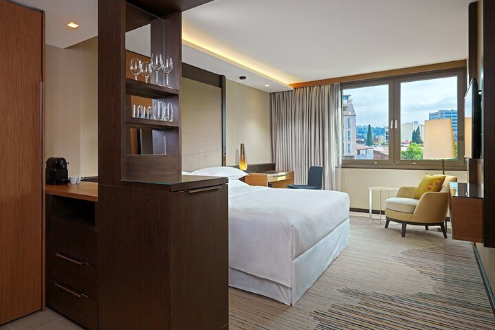 Room 34 of 256