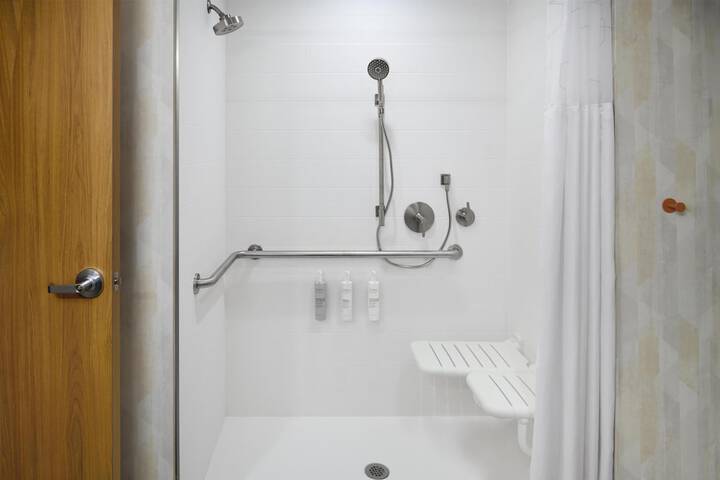 Room 21 of 34