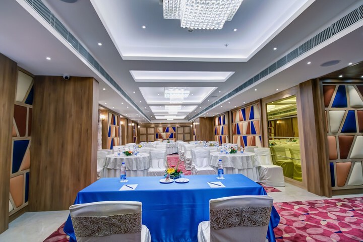 Ballroom/Hall 41 of 51