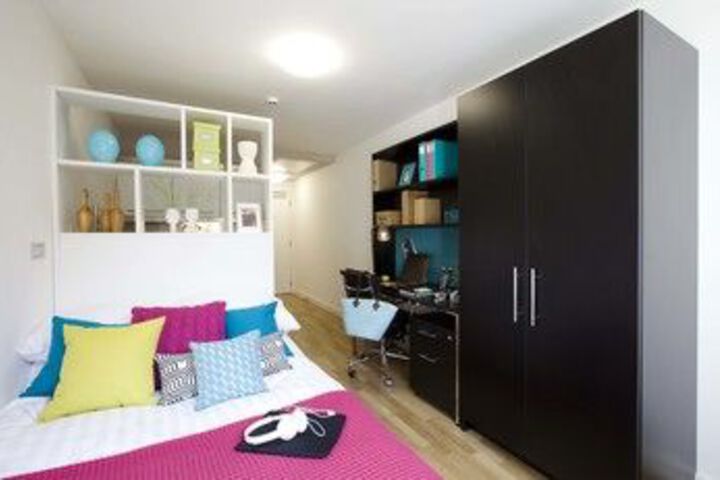 Room 6 of 18