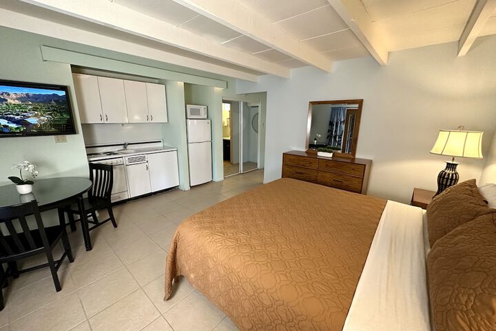 Room 2 of 85