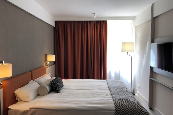 Room 14 of 42