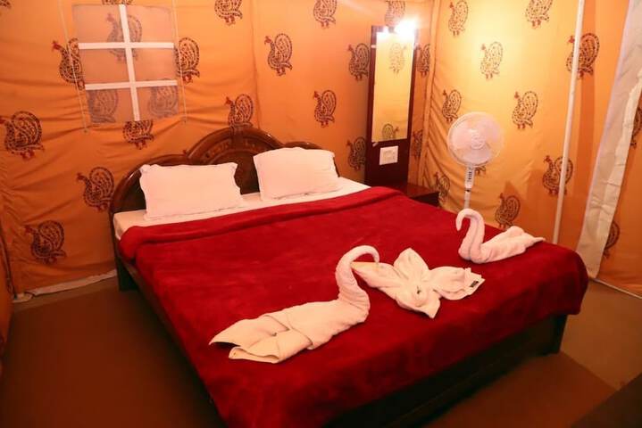 Room 7 of 32