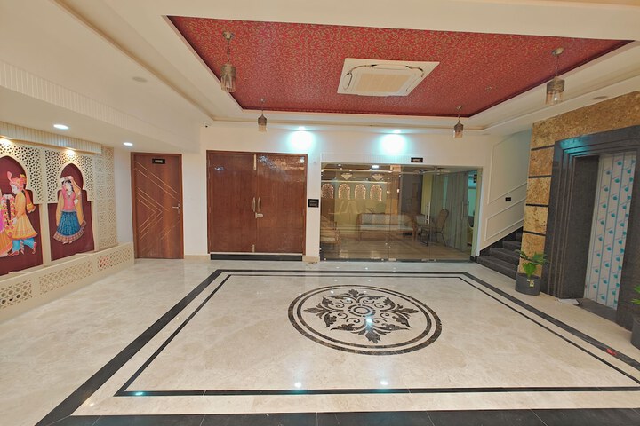Ballroom/Hall 56 of 70