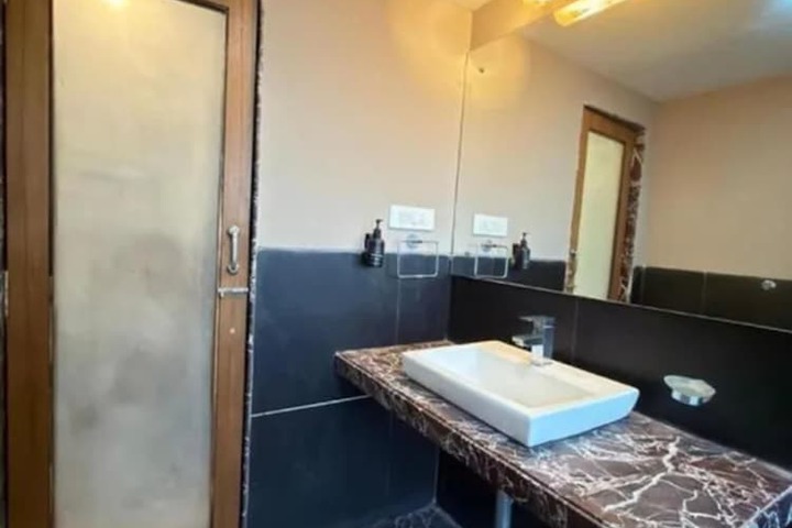 Room 21 of 27