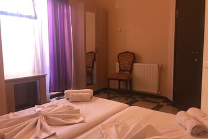 Room 16 of 32