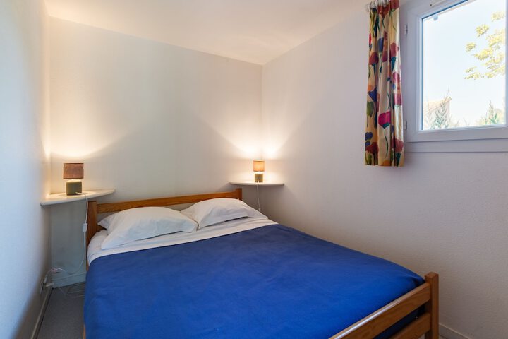 Room 2 of 10
