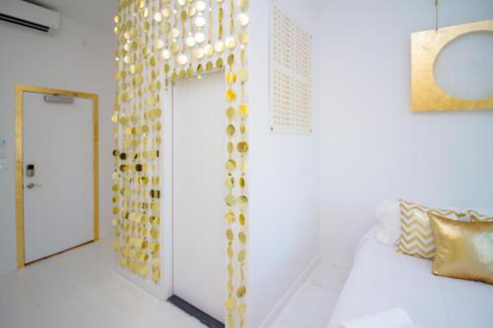 The High Tide Studio #4 Studio Bedroom Hotel Room by Redawning in Far Rockaway, NY