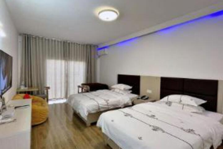 Room 7 of 9