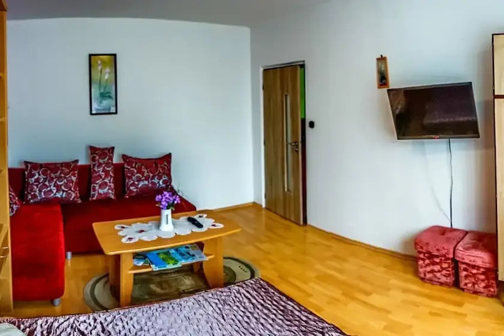 Room 5 of 13