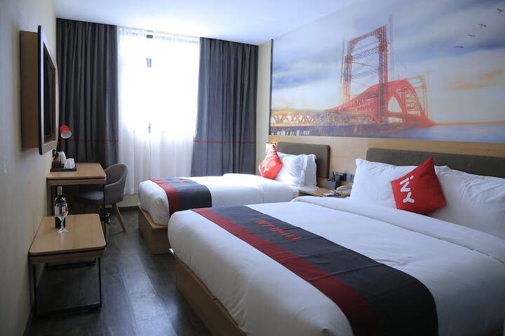 Room 10 of 34
