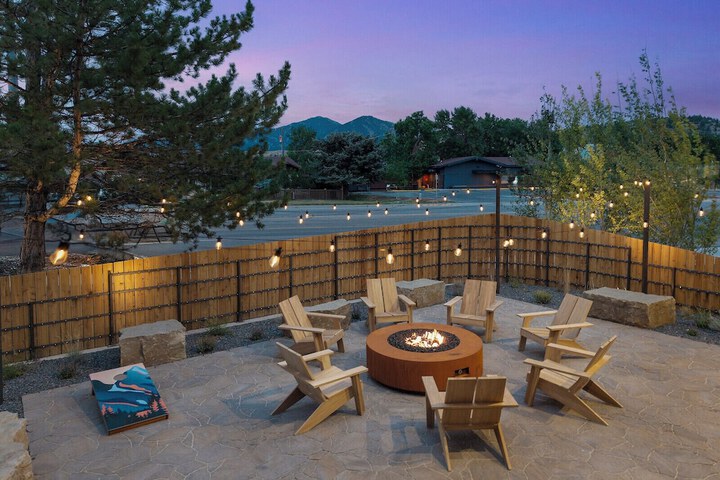 Hotel Exterior 21 of 25