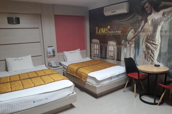 Room 21 of 36