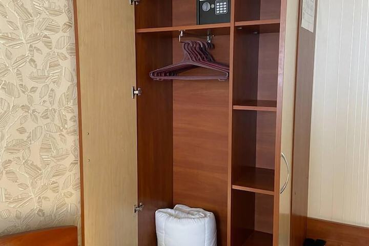 Room 40 of 70