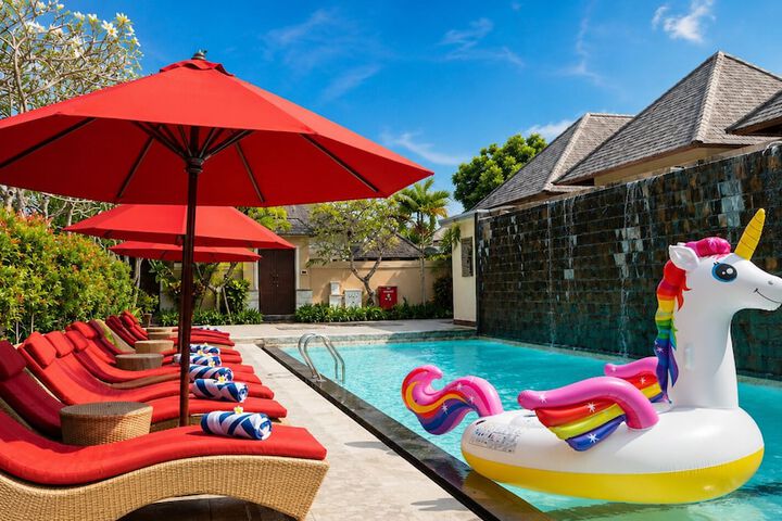 Hotel Pool