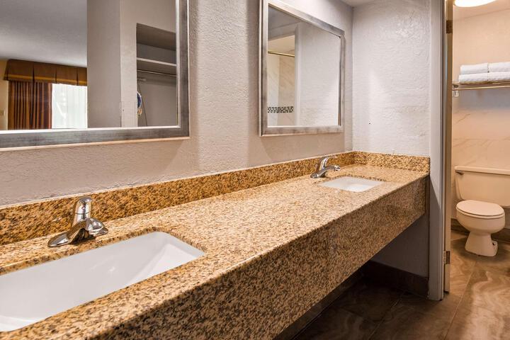 2 Queen Beds Pet Friendly Room Pillow Top Mattress Microwave and Refrigerator High Speed Internet Accessible Coffee Maker Full Breakfast (3 of 17)