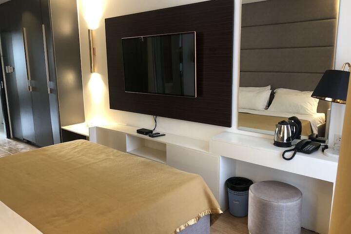 Room 10 of 43