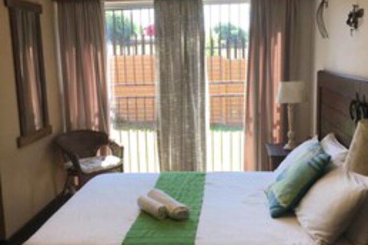 Room 4 of 33