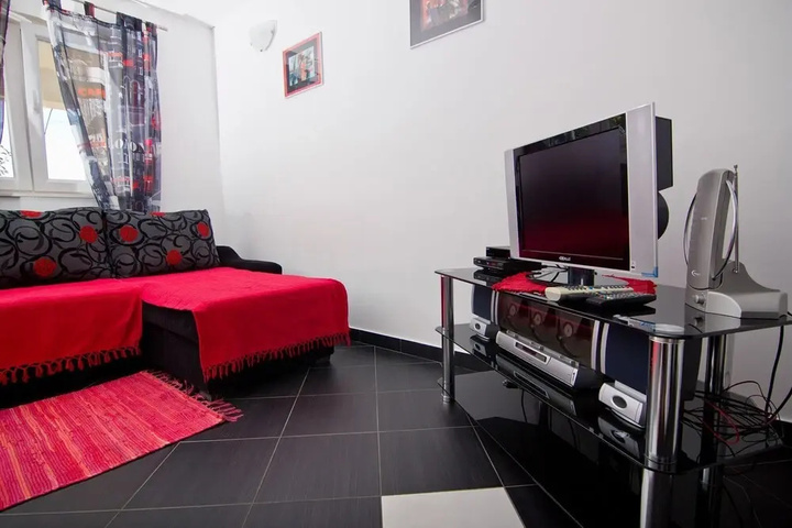 Room 4 of 12