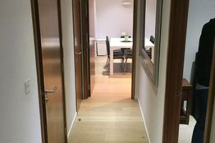 Room 6 of 8