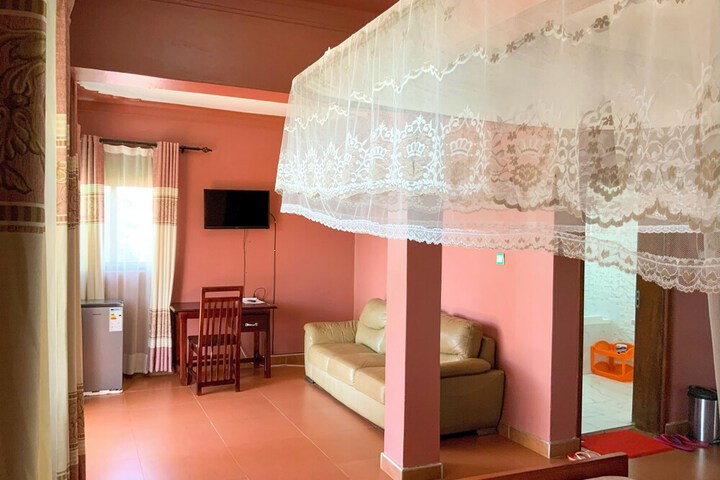 Room 33 of 226
